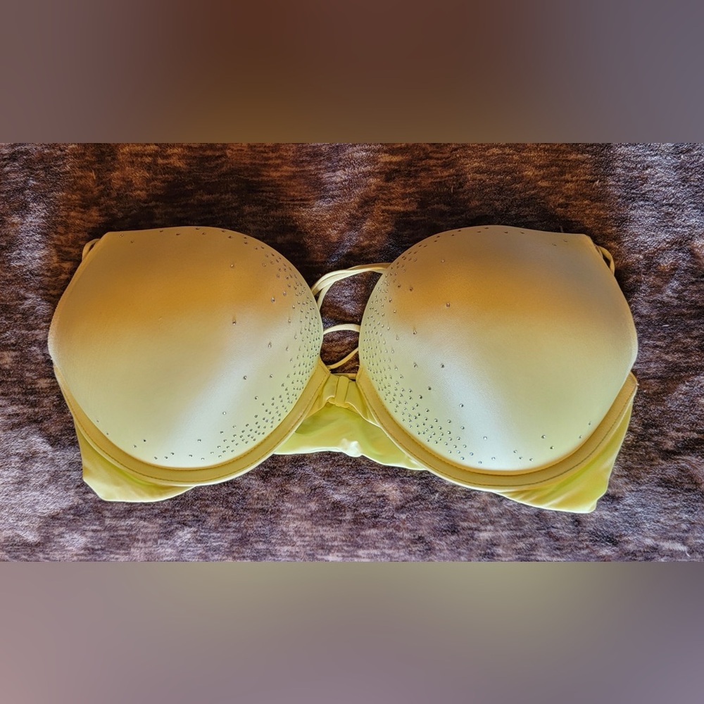 Victoria's Secret Bombshell Plunge